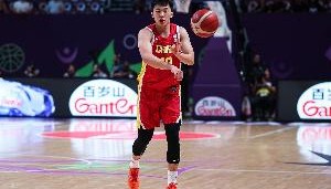 雷蒙：亚洲杯和俊杰同屋 睡前他想听故事 我跟哄孩子睡觉似的