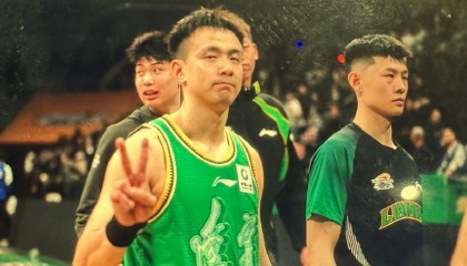 星空电竞平台官网-赵继伟9+2王者归来！王岚嵚8+1,亨特1篮板1犯规,辽篮领先四川20分