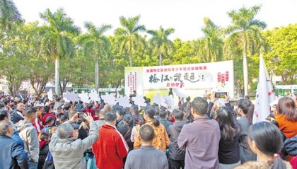 小场地踢出全民热|足球|梅江区|足球联赛|赛事|十五运会_新浪体育_新浪新闻